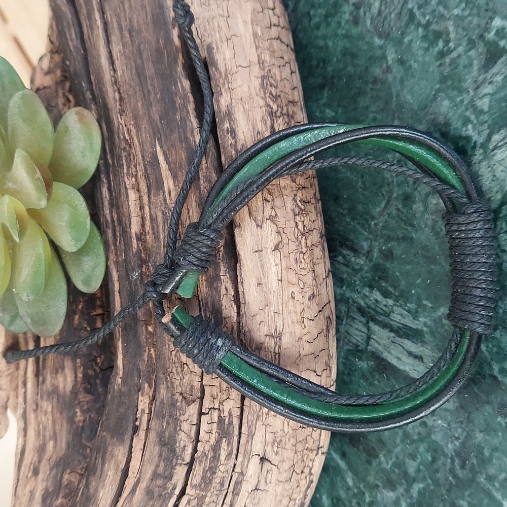B923 Unisex Adjustable Green & Black Stacking Leather Bracelet